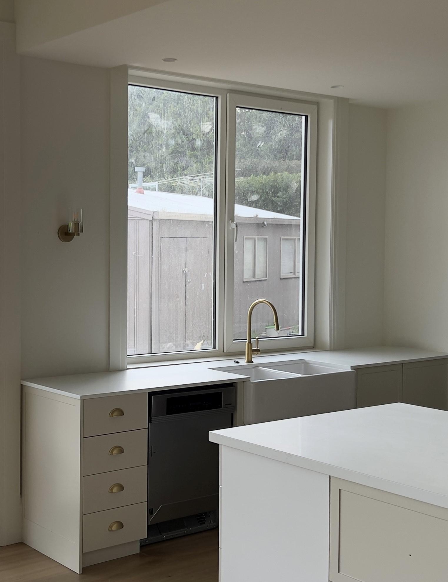 Tilt&Turn window_White_Kitchen 2